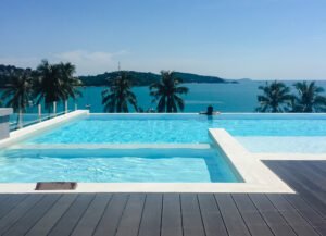 Novas tendências em piscinas chamam atenção por unir passado, presente e futuro